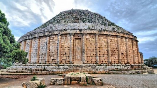 ’Algeria`s pyramids’.. Tombs of the Amazigh endangered pie at stake